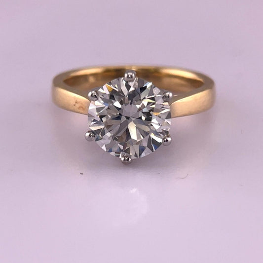 Solitaire ring in 18ct yellow gold with 2.15ct round brilliant laboratory grown diamond VS1.