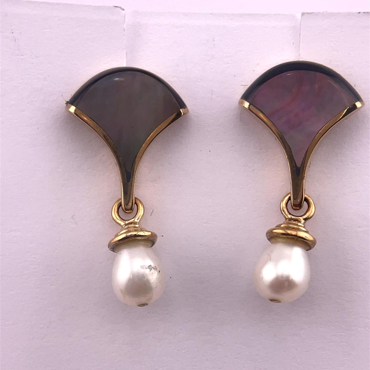 Mother of pearl earrings with pearl drop in 9ct gold