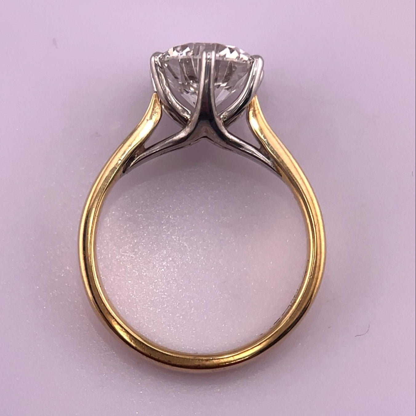 Solitaire ring in 18ct yellow gold with 2.15ct round brilliant laboratory grown diamond VS1.