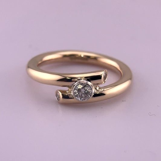 Tilted 9ct gold crossover ring set with 0.23ct of natural diamonds.