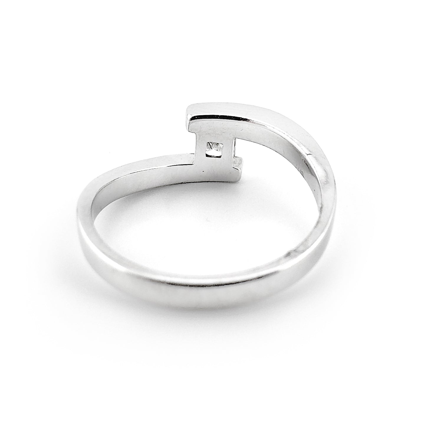 Diamond solitaire ring set in 18ct white gold