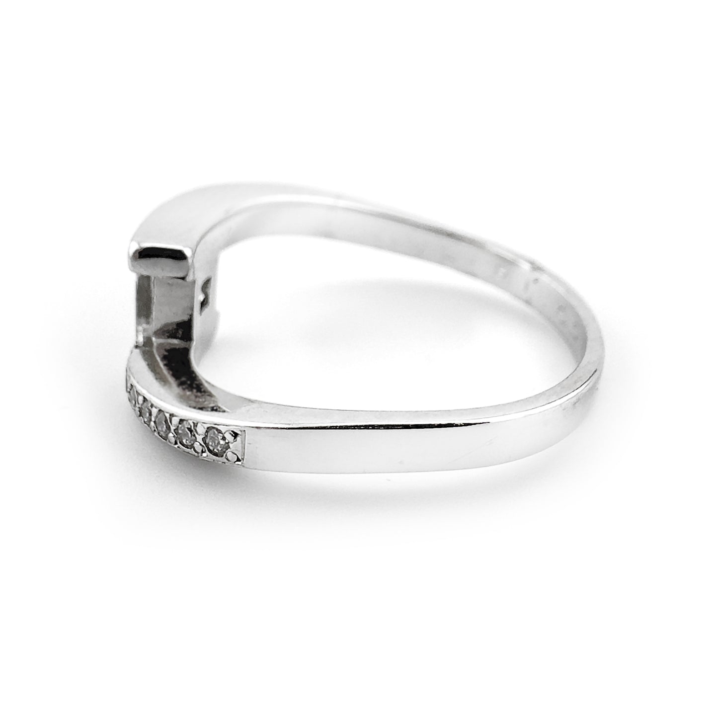 Diamond solitaire ring set in 18ct white gold