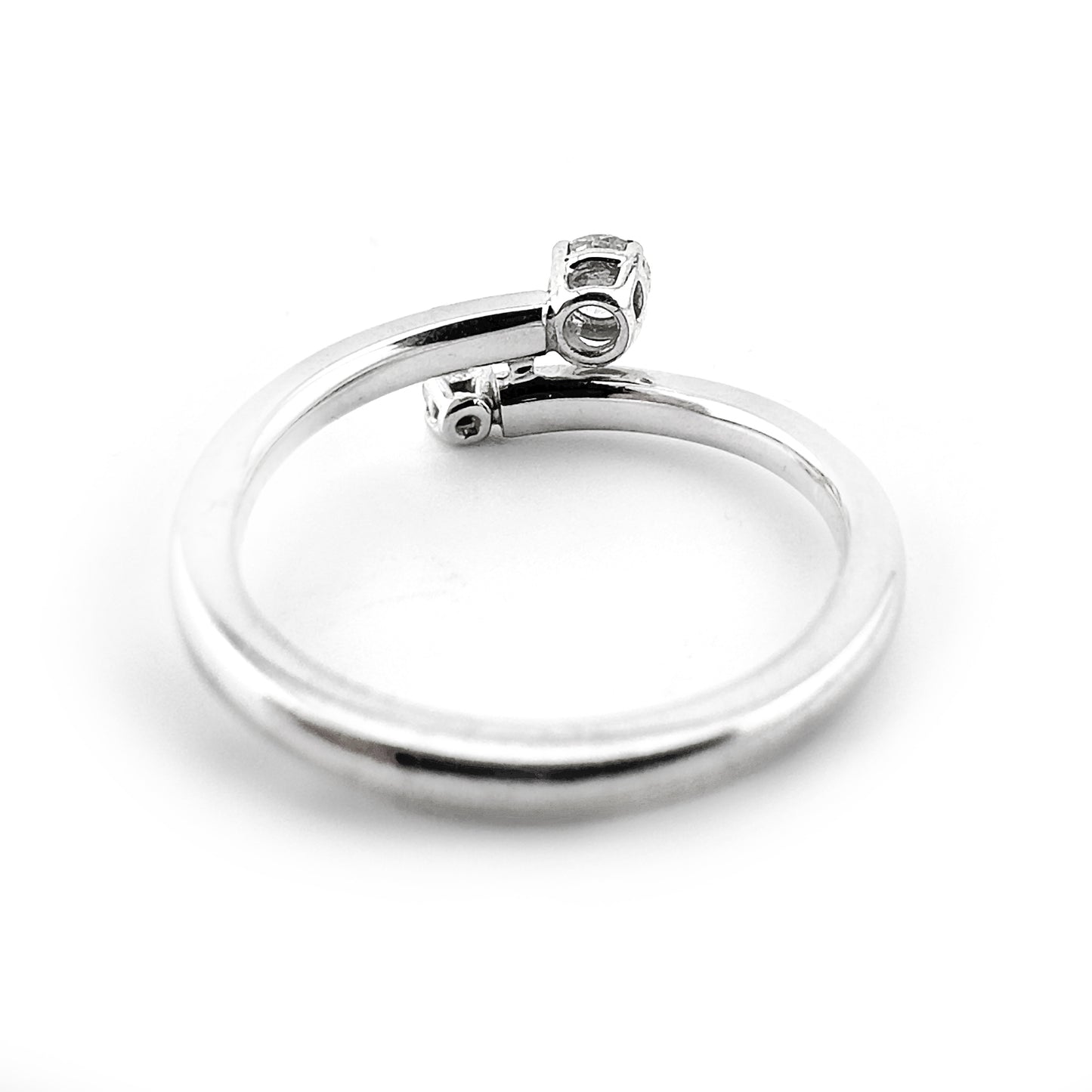 Two-stone crossover diamond ring, 0.24ct, 18ct white gold