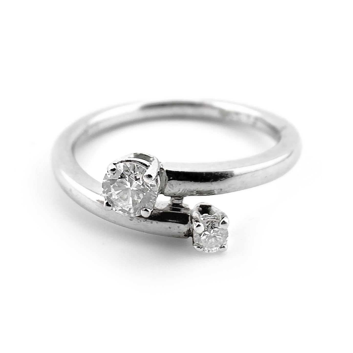 Two-stone crossover diamond ring, 0.24ct, 18ct white gold