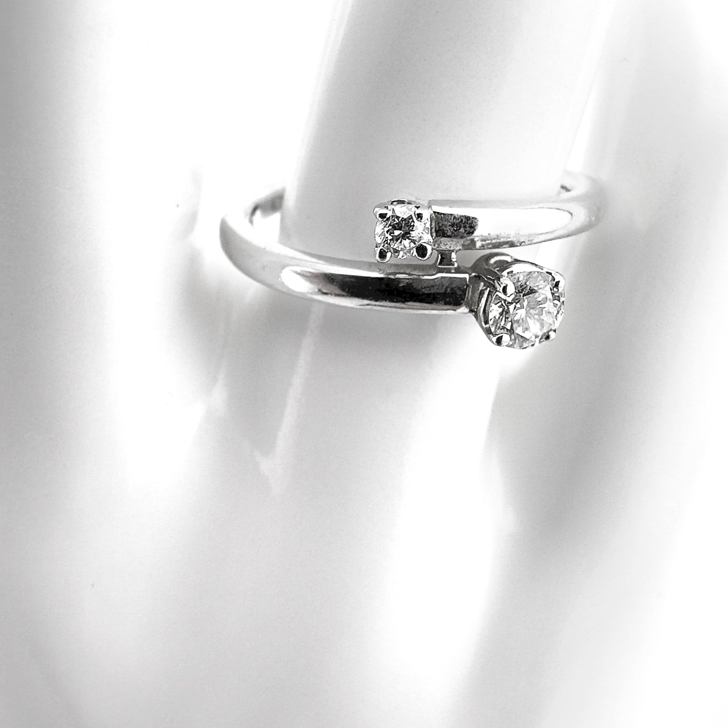 Two-stone crossover diamond ring, 0.24ct, 18ct white gold