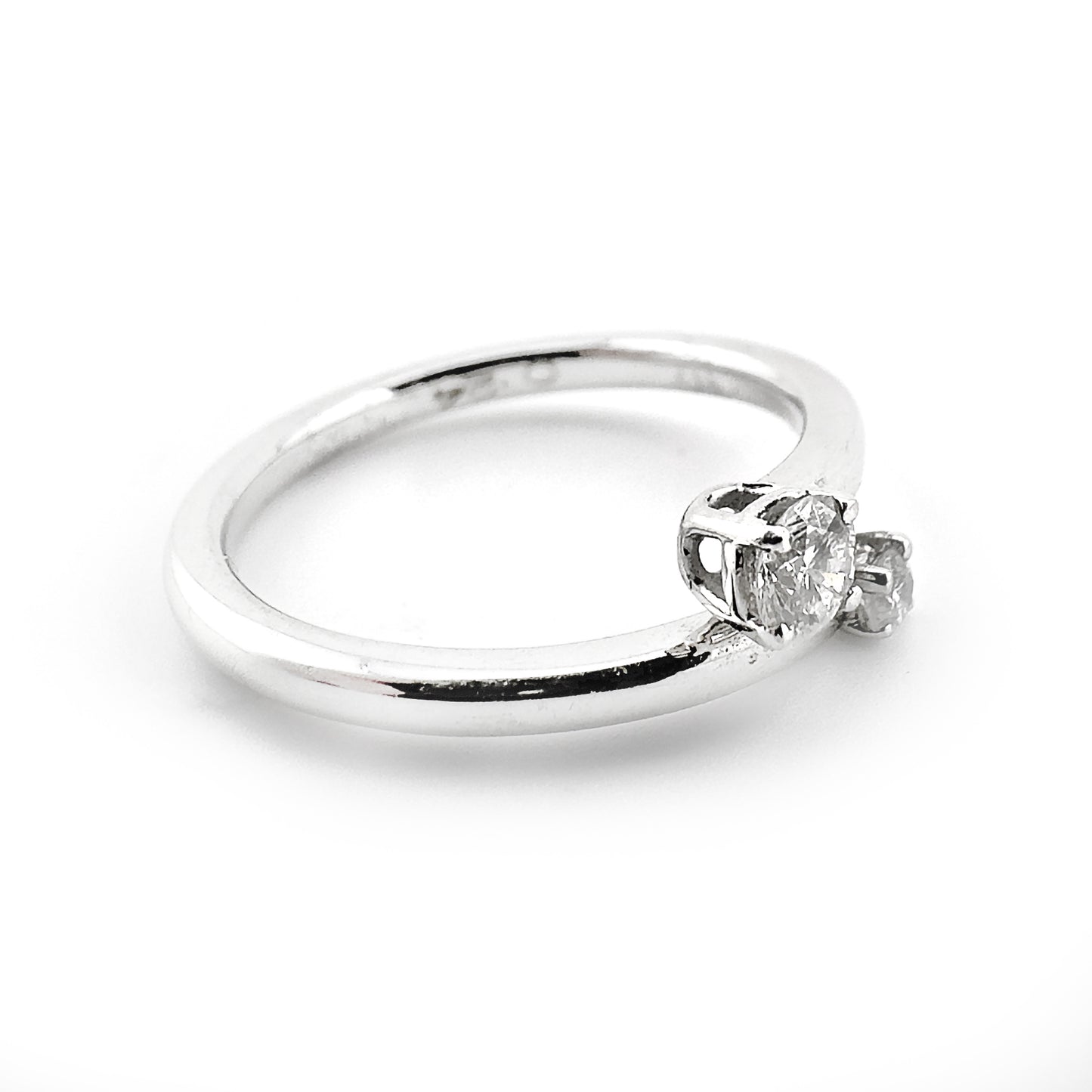 Two-stone crossover diamond ring, 0.24ct, 18ct white gold