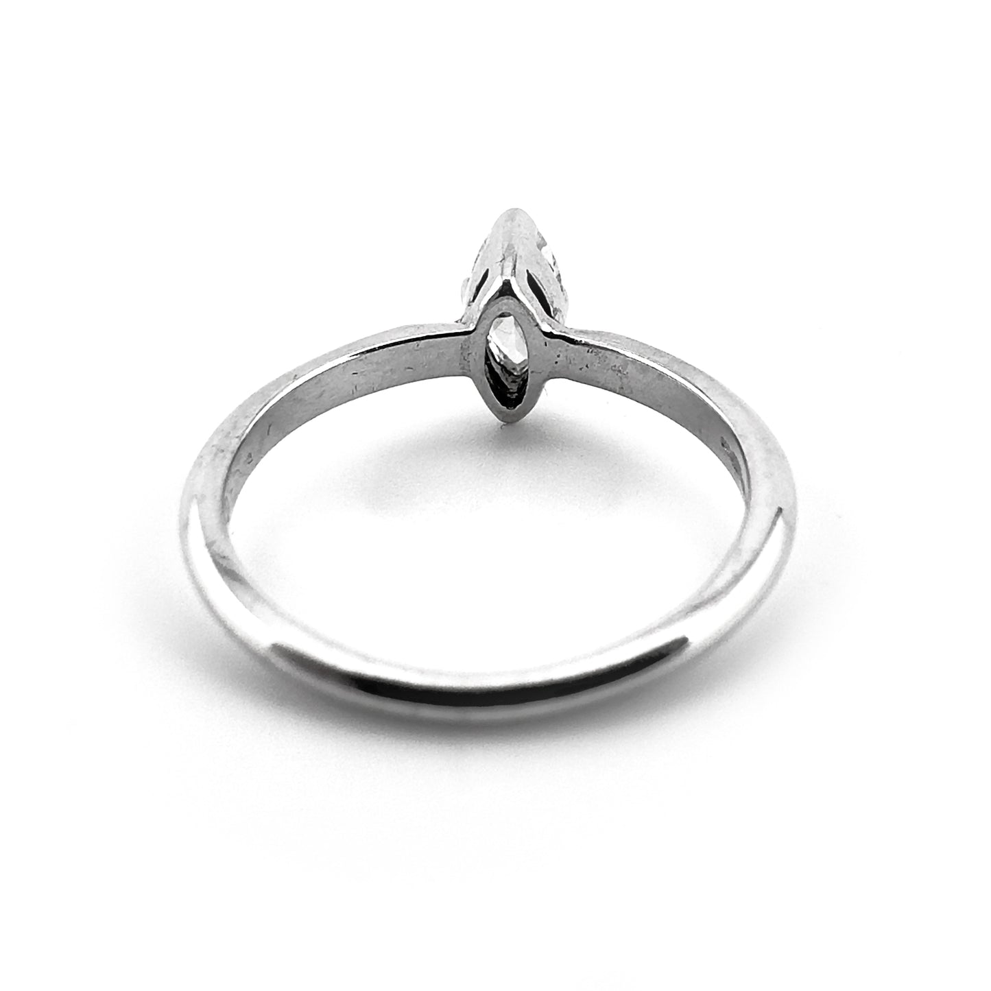 Marquise cut diamond ring, 18ct white gold