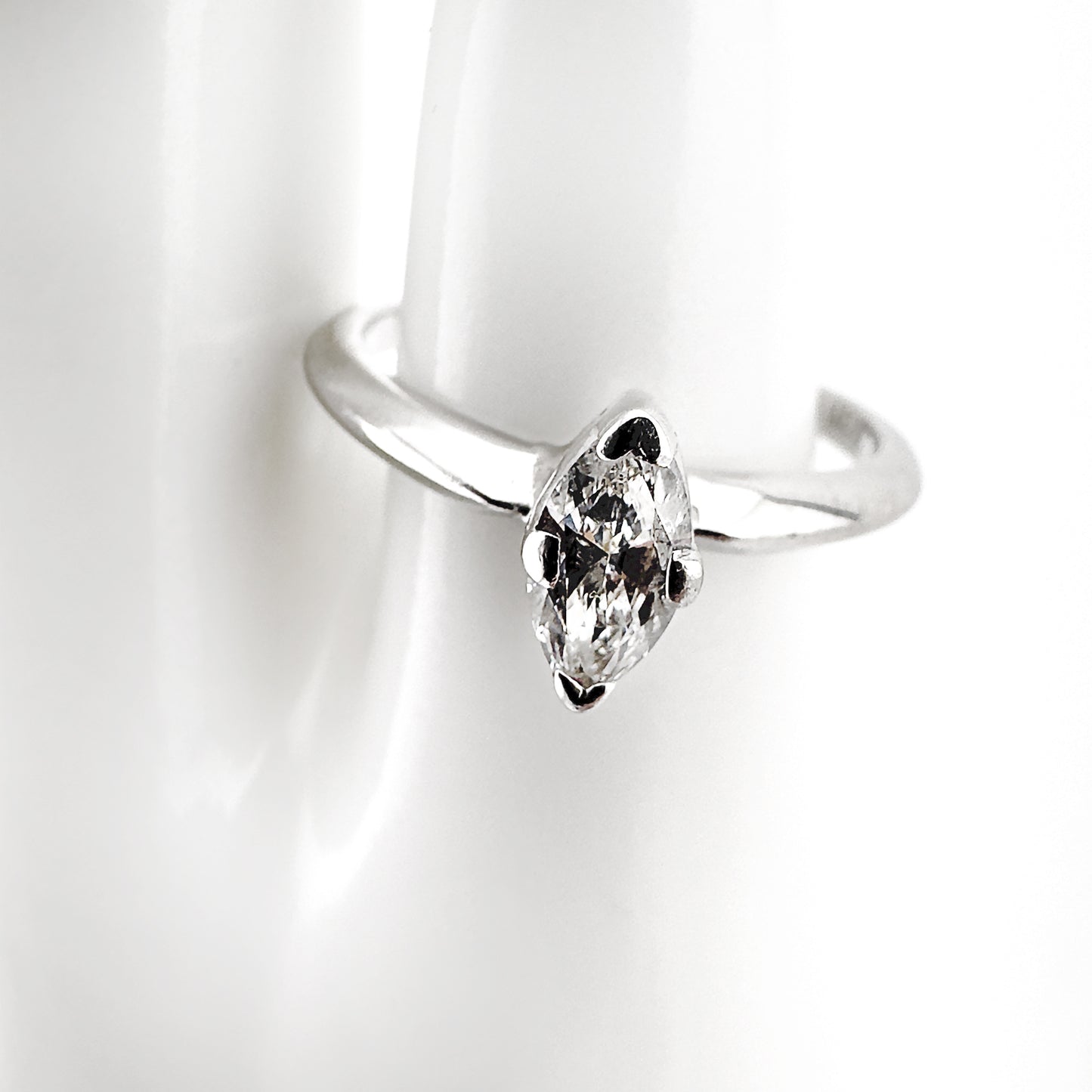 Marquise cut diamond ring, 18ct white gold