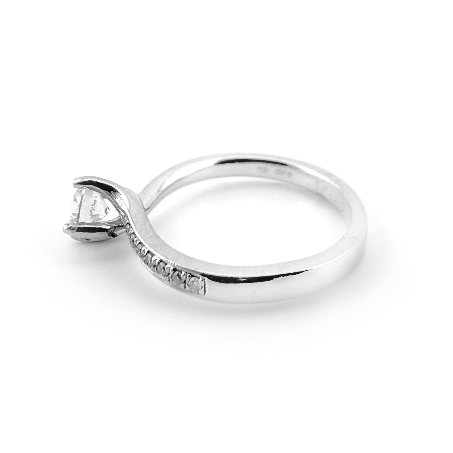 Diamond solitaire ring with diamond shoulders, platinum