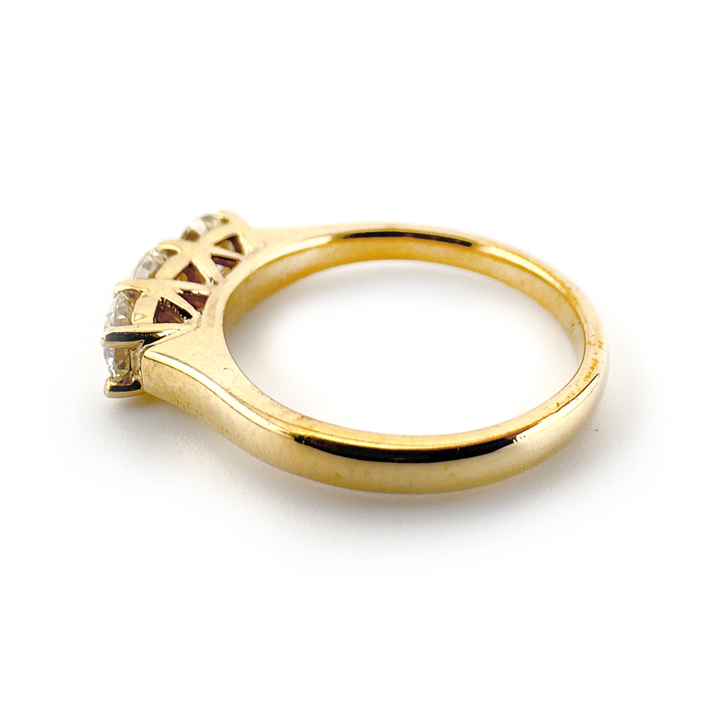 Three-stone diamond ring, 9ct yellow gold