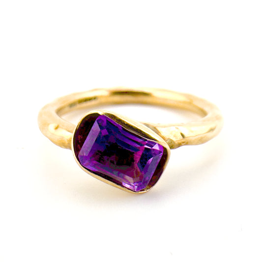 Tilted amethyst ring, 9ct yellow gold with hammered finish to band